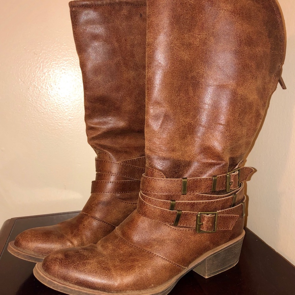Brown boots , Coconuts by Matisse